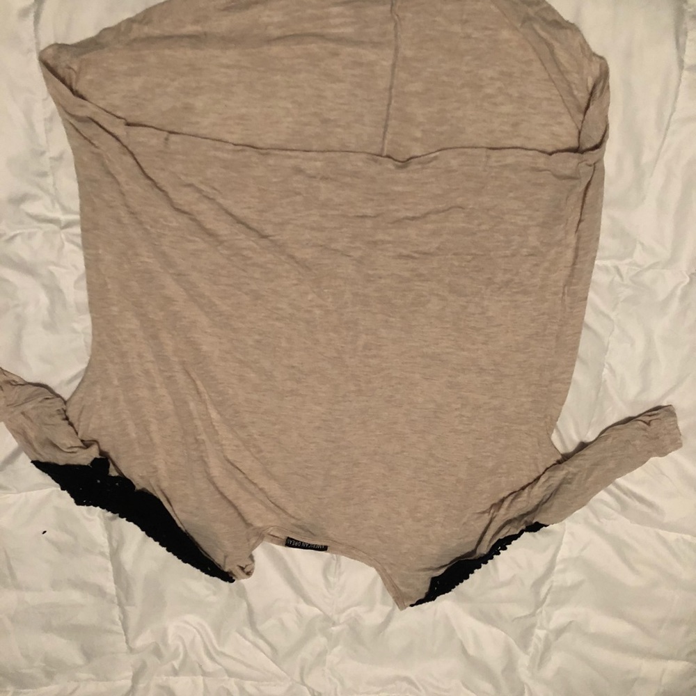 XS cold- shoulder top